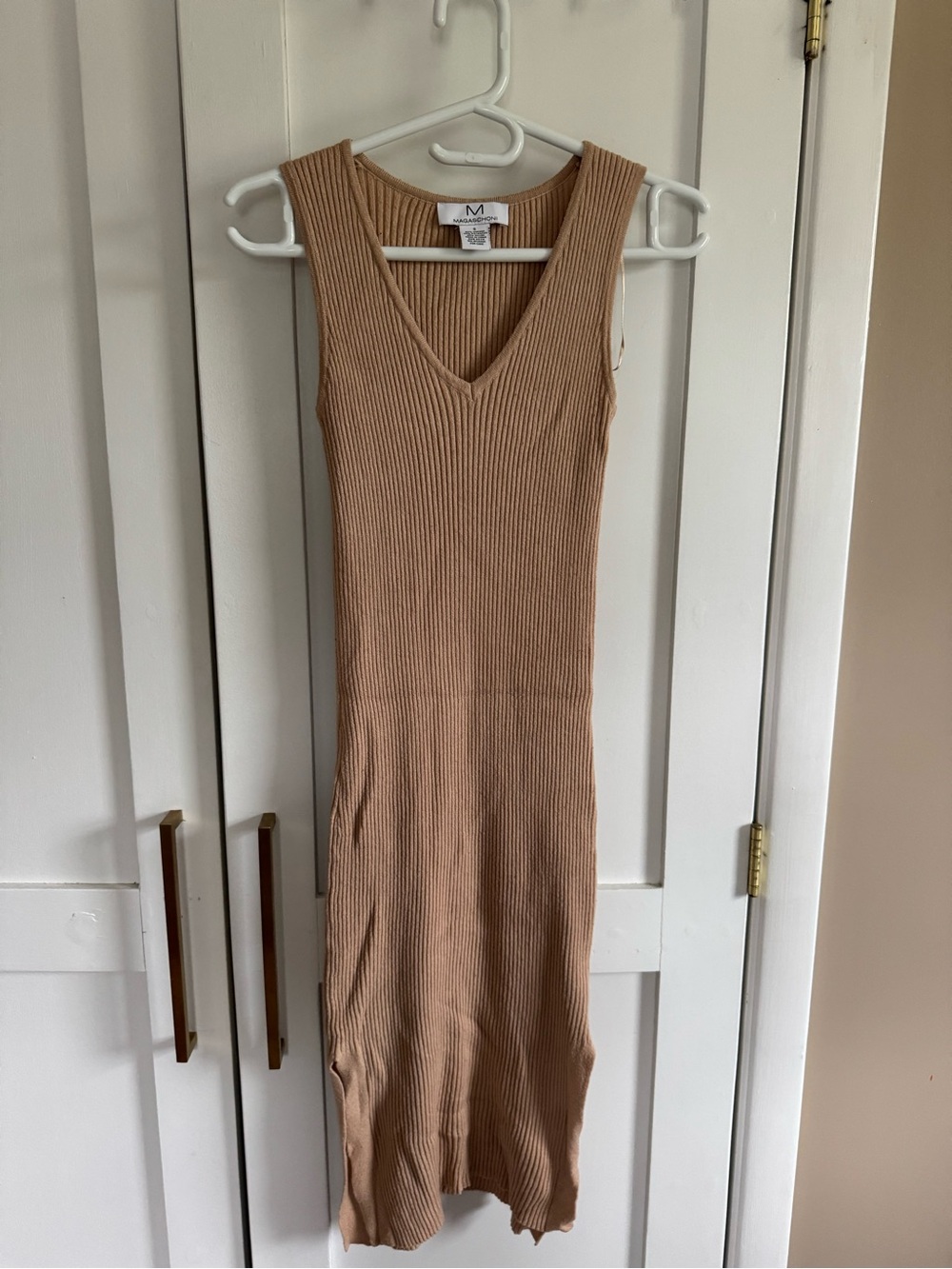 Magaschoni Camel Ribbed V-Neck Sleeveless Midi Dress